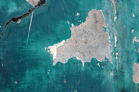 details of cracks in agreen wall の写真素材
