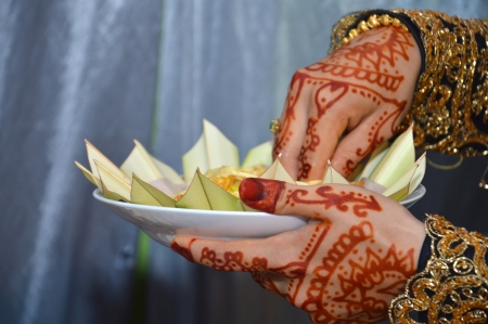 Henna On Hands Of Indonesian Wedding Brideの写真素材