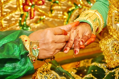Henna On Hands Of Indonesian Wedding Brideの写真素材