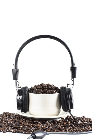coffee beans on the white cup with blue backgroundの写真素材