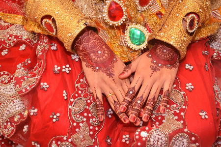 Henna On Hands Of Indonesian Wedding Brideの写真素材