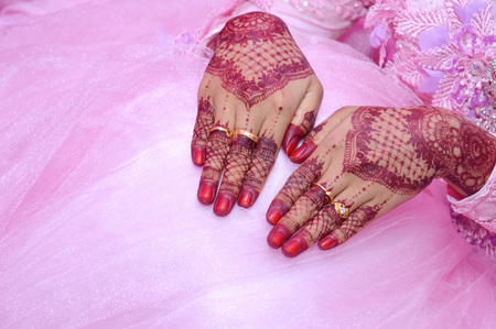 Henna On Hands Of Indonesian Wedding Brideの写真素材