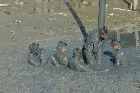 TARAKAN, INDONESIA. August, 27, 2017, Areca climbing competition In order to enliven the celebration of the 72nd anniversary of the Indonesian republic in Tarakan Cityのeditorial素材