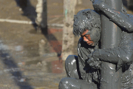 TARAKAN, INDONESIA. August, 27, 2017, Areca climbing competition In order to enliven the celebration of the 72nd anniversary of the Indonesian republic in Tarakan Cityのeditorial素材