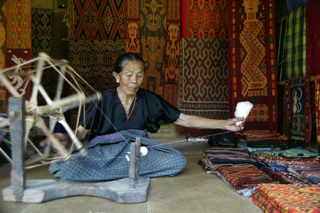 TORAJA, INDONESIA. 1st July 2009. Toraja old woman traditional cloth weaversのeditorial素材