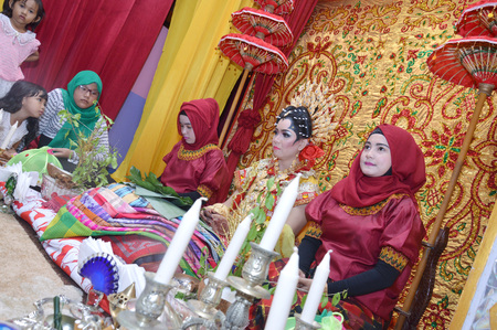 TARAKAN, INDONESIA - 19th March  2016 : "Mappacci" the traditional wedding ceremony of the bugisnese Indonesian the prospective bride the day before the weddingのeditorial素材