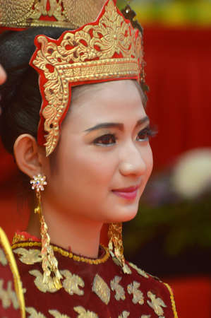 TARAKAN - INDONESIA, 25 July 2018 : a portrait of a young girl wearing a Tidung Kalimantan traditional dressのeditorial素材