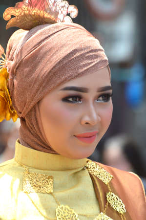 TARAKAN - INDONESIA, 25 July 2018 : portrait of a young women wearing traditional Tidung Kalimantan clothesのeditorial素材