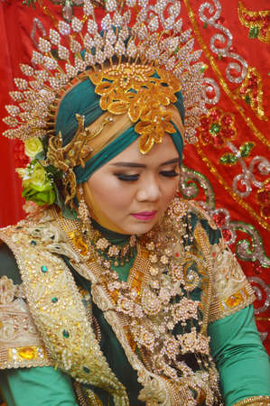 TARAKAN - INDONESIA, 4 FEBRUARY 2018 : portrait of a beautiful bugis bride wearing a traditional Bugis bridal dress before or on her wedding dayのeditorial素材