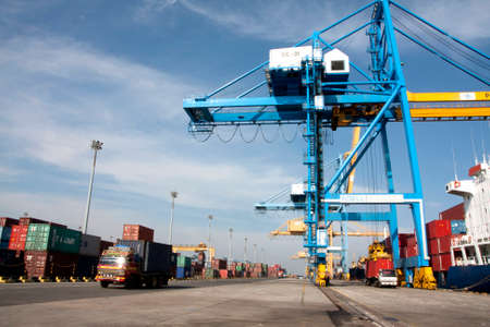 MAKASSAR-  INDONESIA - 15th June 2011 : container loading and unloading activities in the port of Makassarのeditorial素材