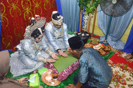TARAKAN - INDONESIA, 19 MARCH 2020 : " Mappacci " the traditional wedding ceremony of the bugisnese Indonesia before marriageのeditorial素材