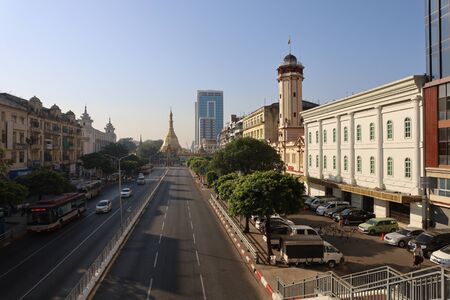 YANGON/MYANMAR - 25th Dec, 2019 : street in the city, sule pagoda, yangonのeditorial素材
