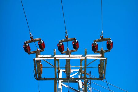 Steel pylon for distribution of electricity by electrocables