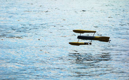 Prototype electric model boat reaching a speed of 100km / h, 62mile / h