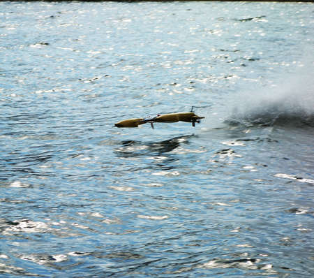 Prototype electric model boat reaching a speed of 100km / h, 62mile / h