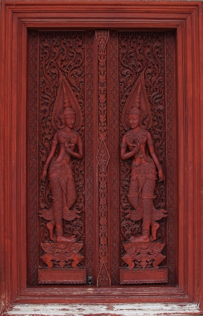 Wood carving temple door in Thailandの写真素材