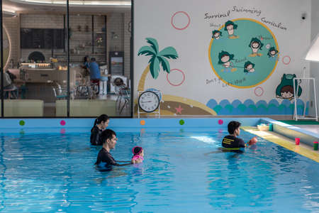 The teacher is teaching the baby to swimのeditorial素材