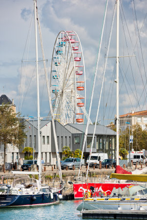 FRANCE, LA ROCHELLE - SEPTEMBER 21: big ferris wheel in La Rochelle port on September 21, 2015のeditorial素材