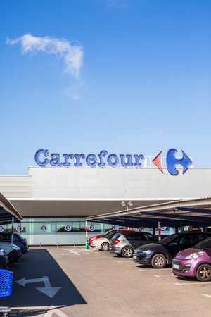 ORIHUELA, SPAIN - FEBRUARY 19, 2019: Carrefour supermarket chain brand logo at its building located in Orihuela shopping area, Spain. Clear bright blue skyのeditorial素材