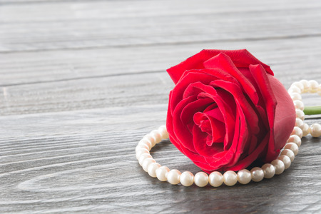 red rose on wood backgroundの写真素材