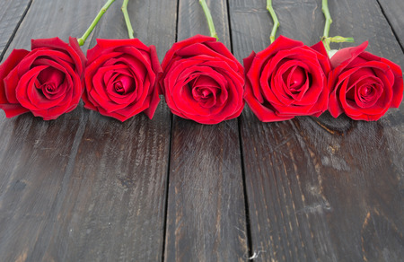 red roses on wood backgroundの写真素材