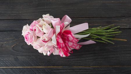 white and pink rose bouquet on wood backgroundの写真素材