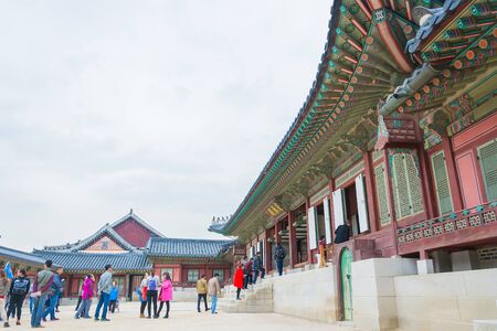 SEOUL, SOUTH KOREA - 2015 OCTOBER 26: tourists gather outside of Gyeongbokgung Palace in Seoul, South Korea.のeditorial素材