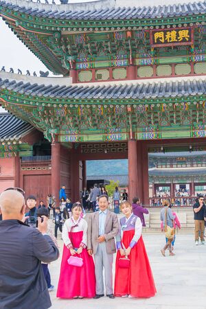 SEOUL, SOUTH KOREA - 2015 OCTOBER 26: tourists gather outside of Gyeongbokgung Palace in Seoul, South Korea.のeditorial素材