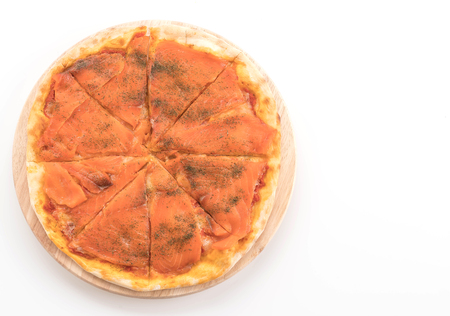 smoked salmon pizza on white backgroundの写真素材
