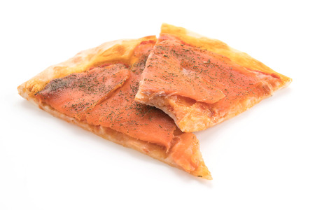smoked salmon pizza on white backgroundの写真素材