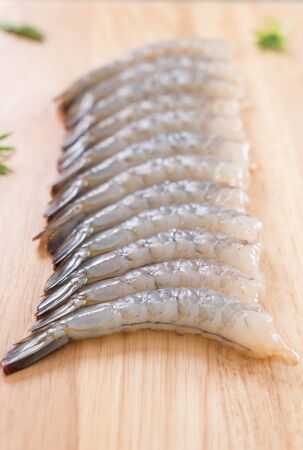 fresh shrimp/prawn on wood boardの写真素材