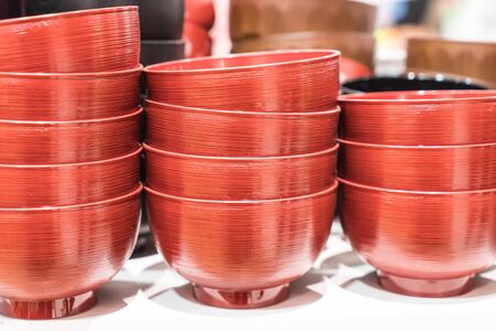 red bowl stack on shelfの写真素材