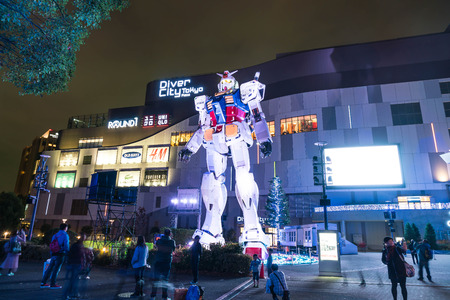 ODAIBA, JAPAN - NOVEMBER 16, 2016: statue of gundum in front of the shopping mall in Odaiba at nightのeditorial素材
