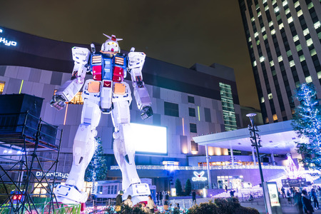 ODAIBA, JAPAN - NOVEMBER 16, 2016: statue of gundum in front of the shopping mall in Odaiba at nightのeditorial素材