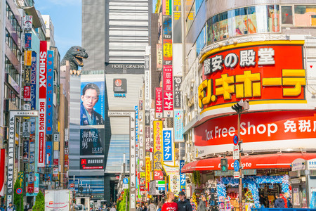 TOKYO ,JAPAN -  2016 Nov 17 :  Shinjuku is one of Tokyo's business districts with many international corporate headquarters located here. It is also a famous entertainment area , Nov 17, 2016 in Tokyo Japanのeditorial素材