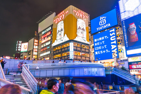 OSAKA, JAPAN - NOV 19 2016: Group of the people walking to shopping at the Osaka night market at Osaka city, Japanのeditorial素材