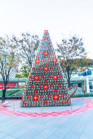 TOKYO, JAPAN - NOVEMBER 18 2016: christmas tree at at Roppongi Hills. The Christmas Tree prepared for celebration Christmas Eve in Tokyo.のeditorial素材