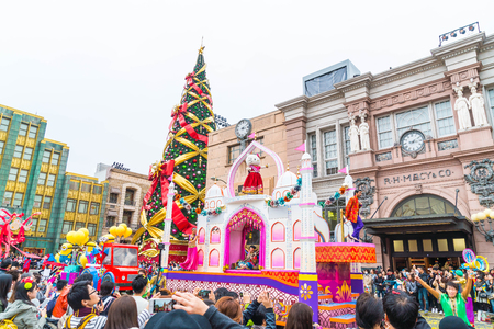 Osaka, Japan - NOV 21 2016 : New parade ,Reborn Parade, to celebrate 15th anniversarsy of the opening at Universal Studios Theme Park in Osaka, Japan.のeditorial素材