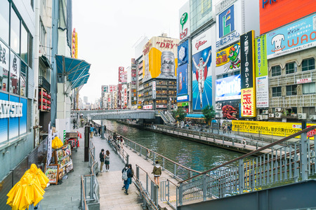 OSAKA, JAPAN - NOV 19 2016: Group of the people walking to shopping at the Osaka night market at Osaka city, Japanのeditorial素材