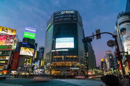 Tokyo, Japan, Nov 17, 2016: Shibuya Crossing Of City street with crowd people on zebra crosswalk in Shibuya town. Shibuya is a special ward located in Tokyo for shopping at night.のeditorial素材