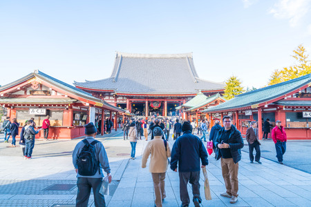 TOKYO-NOV 28: Crowded people at Buddhist Temple Sensoji on November 28, 2016 in Tokyo, Japan. The Sensoji temple in Asakusa area is the oldest temple in Tokyo.のeditorial素材