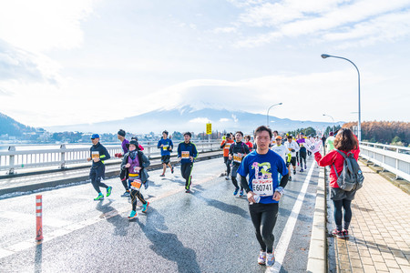 Kawaguchiko, JAPAN - Nov 27, 2016: Kawaguchiko Marathon 2016. People running on the bridge crossing Kawaguchiko Lake.のeditorial素材