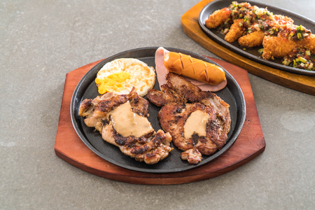 mix grilled steak on hot plateの写真素材