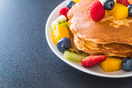 pancake with mix fruits (strawberry, blueberries, raspberries, mango, kiwi)の写真素材