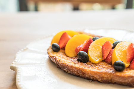 french toast with peach, strawberry and blueberries - dessertの写真素材