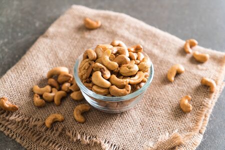 Roasted cashew nuts in bowlの写真素材