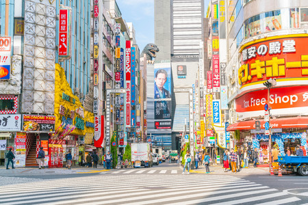 TOKYO ,JAPAN -  2016 Nov 17 :  Shinjuku is one of Tokyo's business districts with many international corporate headquarters located here. It is also a famous entertainment area , Nov 17, 2016 in Tokyo Japanのeditorial素材