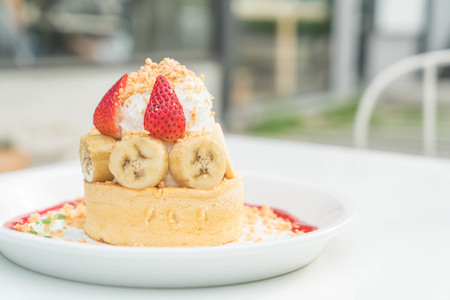 hot cake with cream, strawberry, banana and cookie crumble - dessertの写真素材