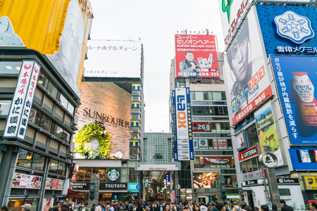 OSAKA, JAPAN - NOV 19 2016: Group of the people walking to shopping at the Osaka night market at Osaka city, Japanのeditorial素材