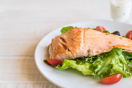 grilled salmon steak with saladの写真素材